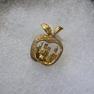 14K Gold NYC Apple Charm